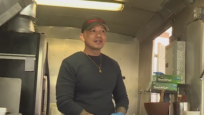 Nong Phimmoungkhoun runs the Khao Niew food cart on the PSU campus, March 18, 2024 (KOIN)