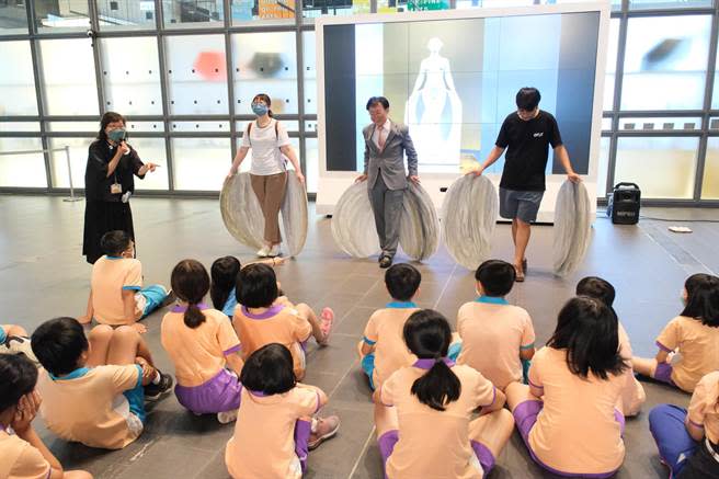 玉山文教基金會攜手國立臺灣美術館推動「藝童玩美教育計畫」，首場活動於今（2）日啟動。（玉山提供）