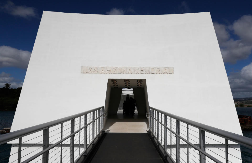 Japan’s Prime Minister Abe visits Pearl Harbor memorial on Hawaii trip