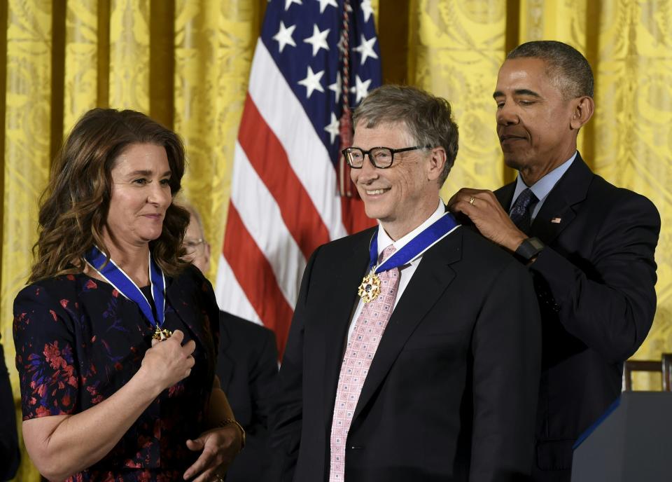 US President Barack Obama presents Bill and Melinda Gates with the Presidential Medal of Freedom, the nation's highest civilian honor, during a ceremony honoring 21 recipients, in the East Room of the White House in Washington, DC, November 22, 2016. / AFP / SAUL LOEB        (Photo credit should read SAUL LOEB/AFP via Getty Images)