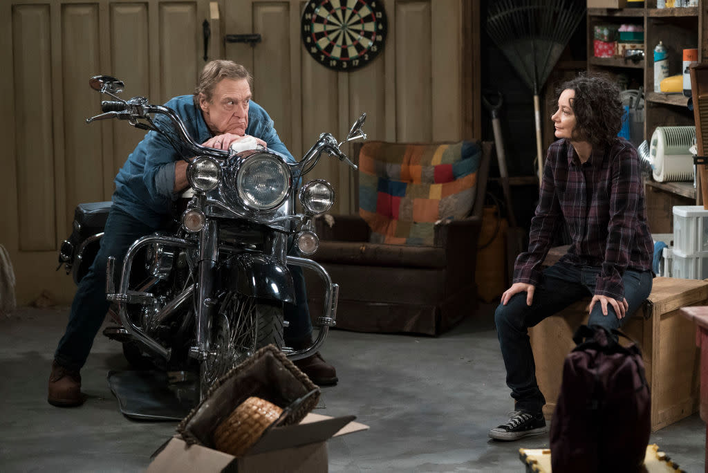 John Goodman and Sara Gilbert’s characters mourn Roseanne in the first episode of <em>The Conners</em>. (Photo: Eric McCandless/ABC via Getty Images)