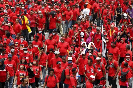 "Red Shirt" demonstrators gather for a rally to celebrate Malaysia Day and to counter a massive protest held over two days last month that called for Prime Minister Najib Razak's resignation over a graft scandal, in Malaysia's capital city of Kuala Lumpur September 16, 2015. REUTERS/Olivia Harris