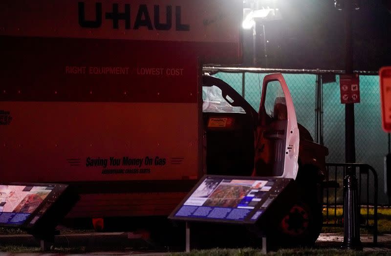 Box truck crashes into security barriers near White House