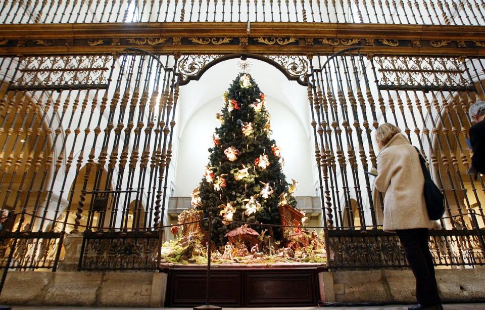 metropolitan christmas tree