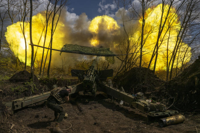 Ukrainian soldiers fire artillery at the frontline in Donetsk.