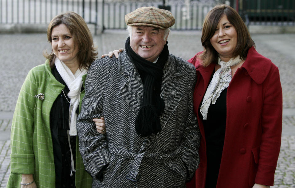 Jimmy Tarbuck with his daughter Liza (right) at the Womans own Children of Courage award at Westminister Abbey.