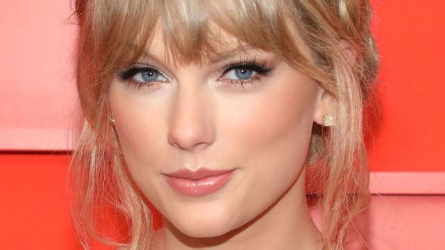 Fact Check: A Pic of Taylor Swift Wearing a 'Nope Not Again,' Anti