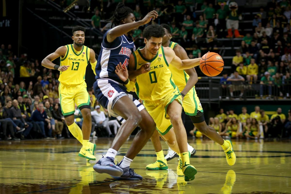 Pac 12 Mens Basketball Report Arizona Thumps Oregon And Bubble Teams Falter Yahoo Sports 8022