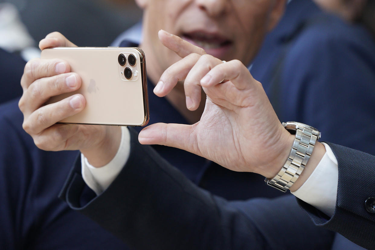 El iPhone 11 Pro es ahora mismo el smartphone más caro de Apple, pero pronto estará acompañado por un modelo al lado opuesto del rango de precios de la gama. (AP Photo/Tony Avelar)