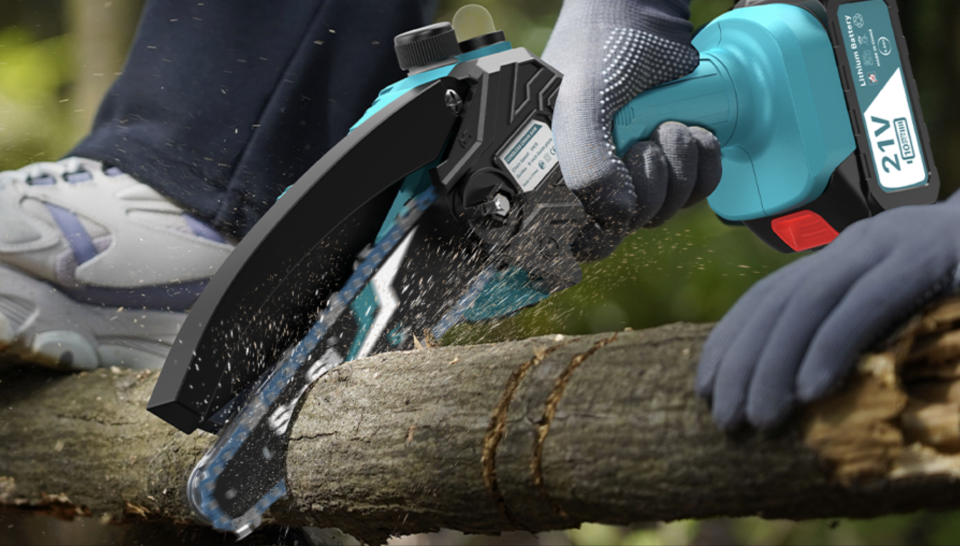 Seesii 4000+4000 mAh Mini Chainsaw Cordless 6 inch, Battery Chainsaw with Oiler System, Electric Chainsaw with 2 Chainsaw Chain and Guide Bar, Wood Saw/Tree Saw for Tree Trimming,CH600+, Score the Seesii Cordless 6