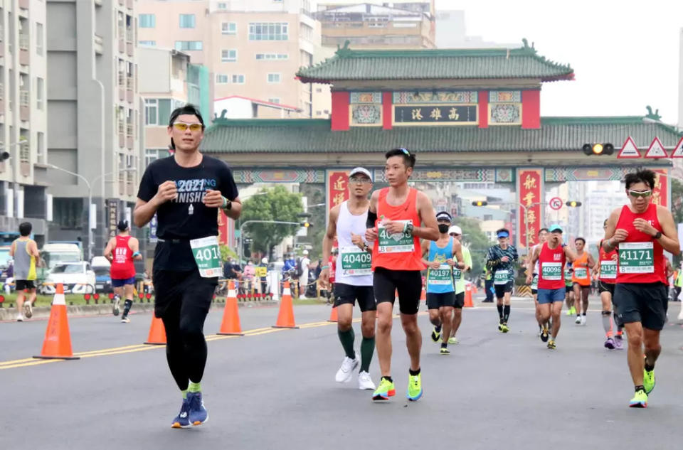 富馬賽事為展現高雄港都特色風景，規劃出多樣化風景特色的競賽路線。高雄運發局提供