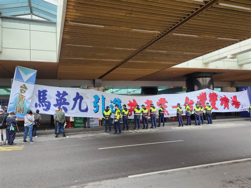 0馬英九返台台灣國到機場抗議（圖／台灣國提供）