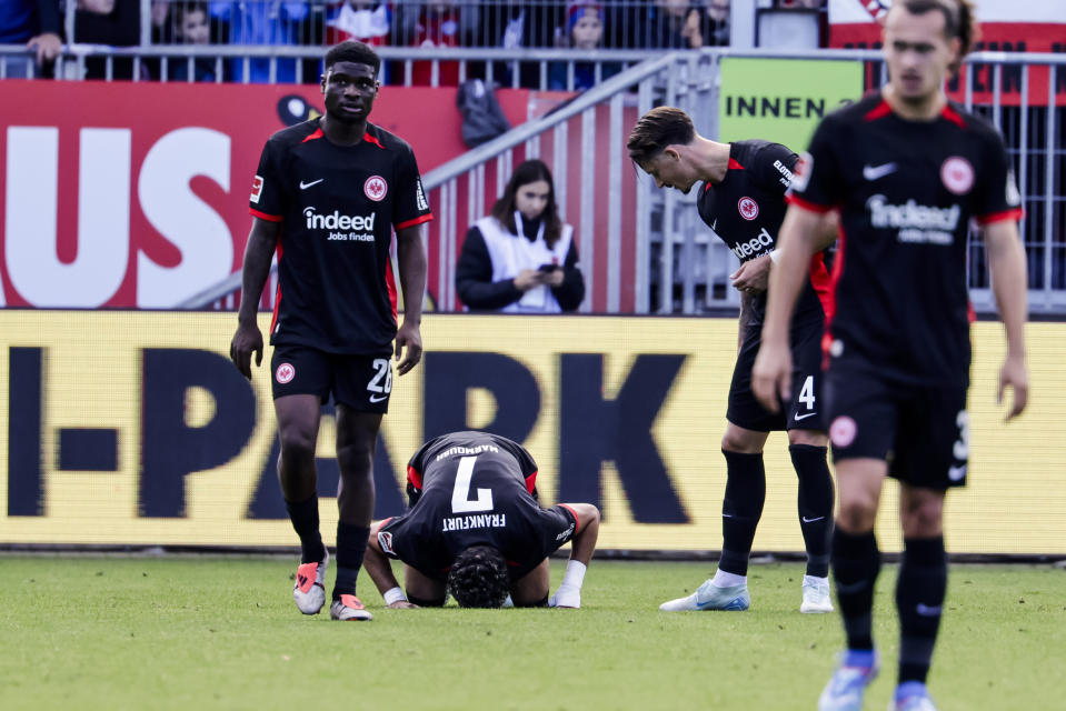 Frankfurt's Omar Marmoush, centre, celebrates after scoring the opening goal during the Bundesliga soccer match between Holstein Kiel and Eintracht Frankfurt, at the Holstein Stadium in Kiel, Germany, Sunday, Sept. 29, 2024. (Frank Molter/dpa via AP)