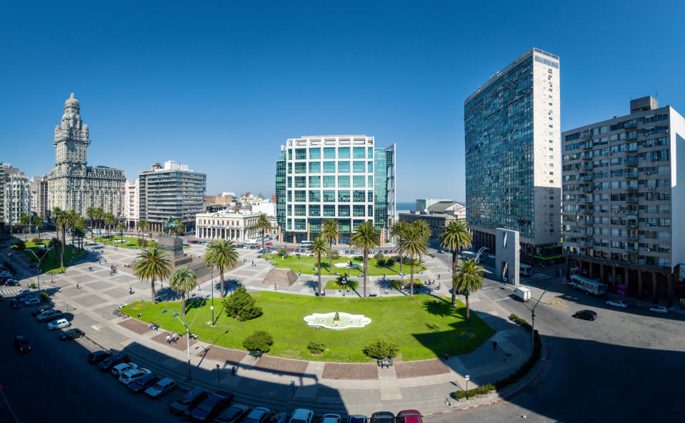 Vista panorámica de la Plaza Independencia en el centro de Montevideo, Uruguay. (Getty)