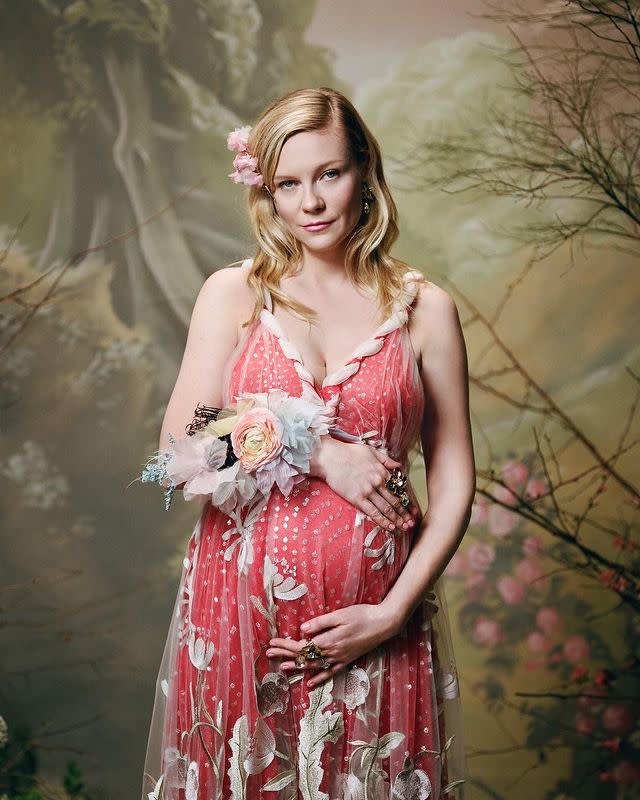 <p>Despite not using her own Instagram account the actress still made a social media splash with her Rodarte campaign, that also acted as her pregnancy announcement.</p><p><a href="https://www.instagram.com/p/BelR9P0nn6s/" rel="nofollow noopener" target="_blank" data-ylk="slk:See the original post on Instagram;elm:context_link;itc:0;sec:content-canvas" class="link ">See the original post on Instagram</a></p>