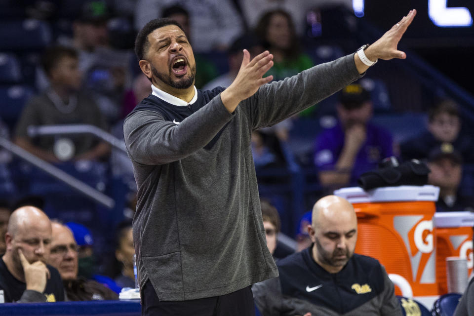 Pittsburgh coach Jeff Capel calls a play during the first half of the team's NCAA college basketball game against Notre Dame on Wednesday, March 1, 2023, in South Bend, Ind. (AP Photo/Michael Caterina)