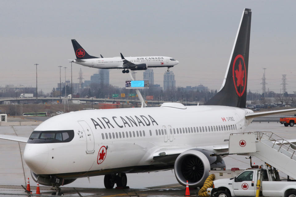 Air-Canada-Maschinen auf dem Flughafen von Toronto (Bild: Reuters/Chris Helgren)