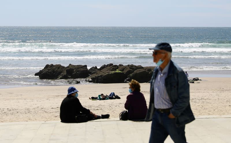 FILE PHOTO: Tourists from Britain and most EU countries able to return to Portugal