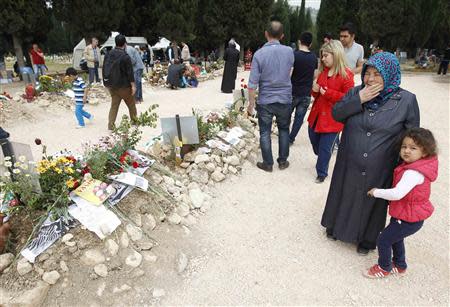 People mourn at graves for miners who died in Tuesday's mine disaster, at a cemetery in Soma, a district in Turkey's western province of Manisa May 20, 2014. REUTERS/ Osman Orsal