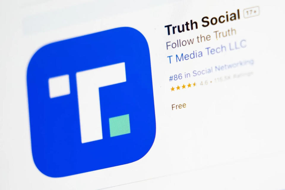 <strong>川普先前推出的社群平台「Truth Social」，其所屬公司「Trump Media」在歷經多年的法律與監管後，目前最快將於下週上市（圖／美聯社）</strong>