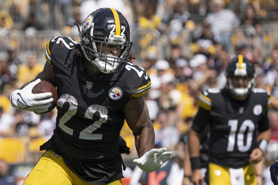 PITTSBURGH, PA - SEPTEMBER 18:   Pittsburgh Steelers running back Najee Harris (22) runs with the ball in the fourth quarter during the game between the New England Patriots and the Pittsburgh Steelers at Acrisure Stadium in Pittsburgh, PA on September 19, 2022.  (Photo by Shelley Lipton/Icon Sportswire via Getty Images)