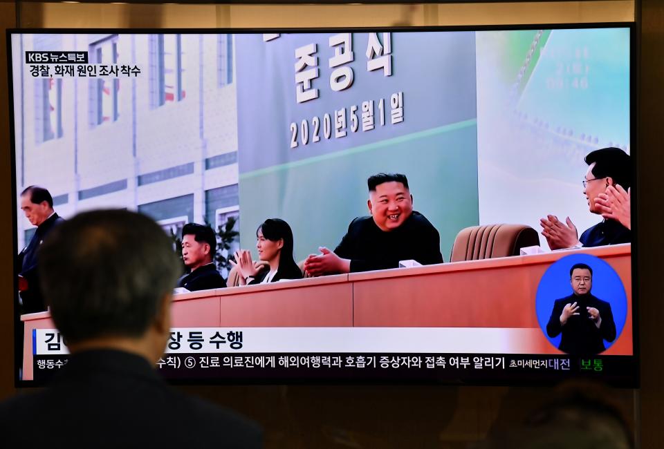 A man watches a television news screen showing a picture of North Korean leader Kim Jong Un attending a ceremony to mark the completion of Sunchon phosphatic fertiliser factory, at a railway station in Seoul on May 2, 2020. - North Korea's Kim Jong Un has made his first public appearance in nearly three weeks, state media reported on May 2, following intense speculation that the leader of the nuclear-armed nation was seriously ill or possibly dead. (Photo by Jung Yeon-je / AFP) (Photo by JUNG YEON-JE/AFP via Getty Images)