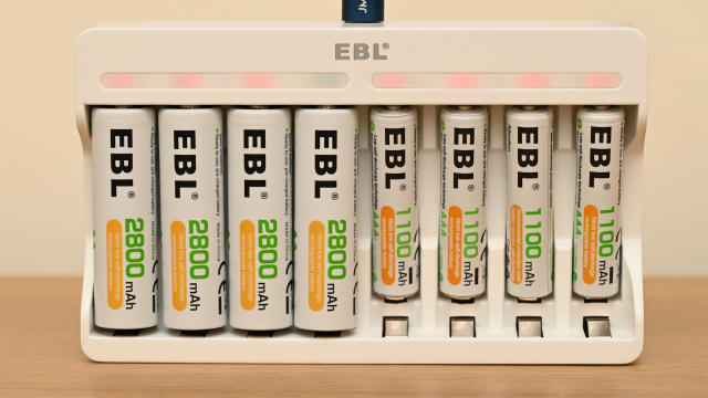 EBL Rechargeable AA Batteries 1.2V 2800mAh Precharged Ni-MH AA Battery New  Retail Package, Pack of 8