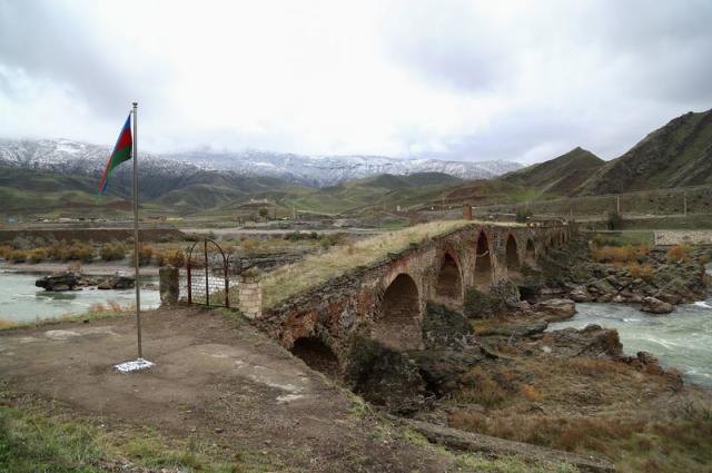 Armenia y Azerbaiyán acuerdan intercambiar prisioneros de guerra y  normalizar sus relacione