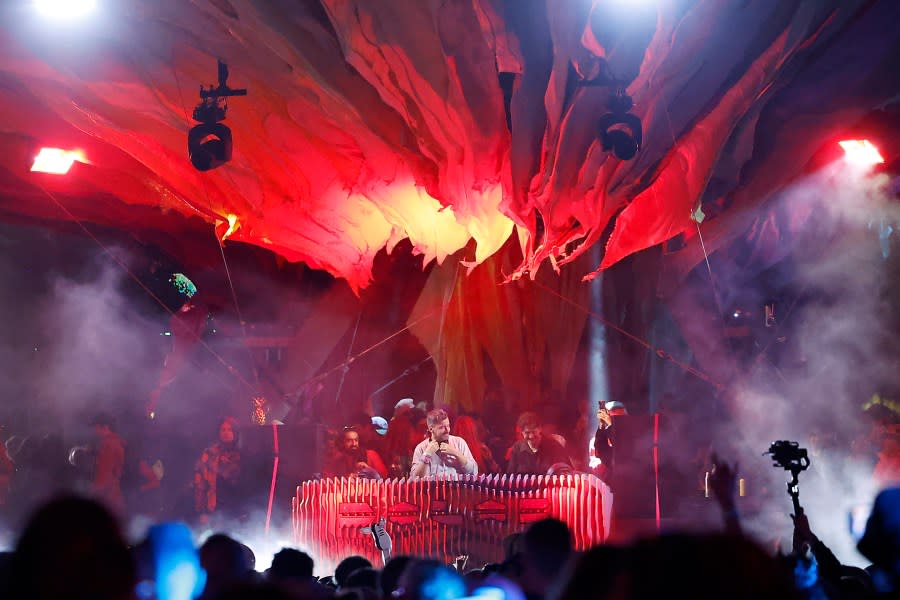 INDIO, CALIFORNIA – APRIL 14: (FOR EDITORIAL USE ONLY) (L-R) Bonobo and Barry Can’t Swim perform at the Gobi Tent during the 2024 Coachella Valley Music and Arts Festival at Empire Polo Club on April 14, 2024 in Indio, California. (Photo by Frazer Harrison/Getty Images for Coachella)