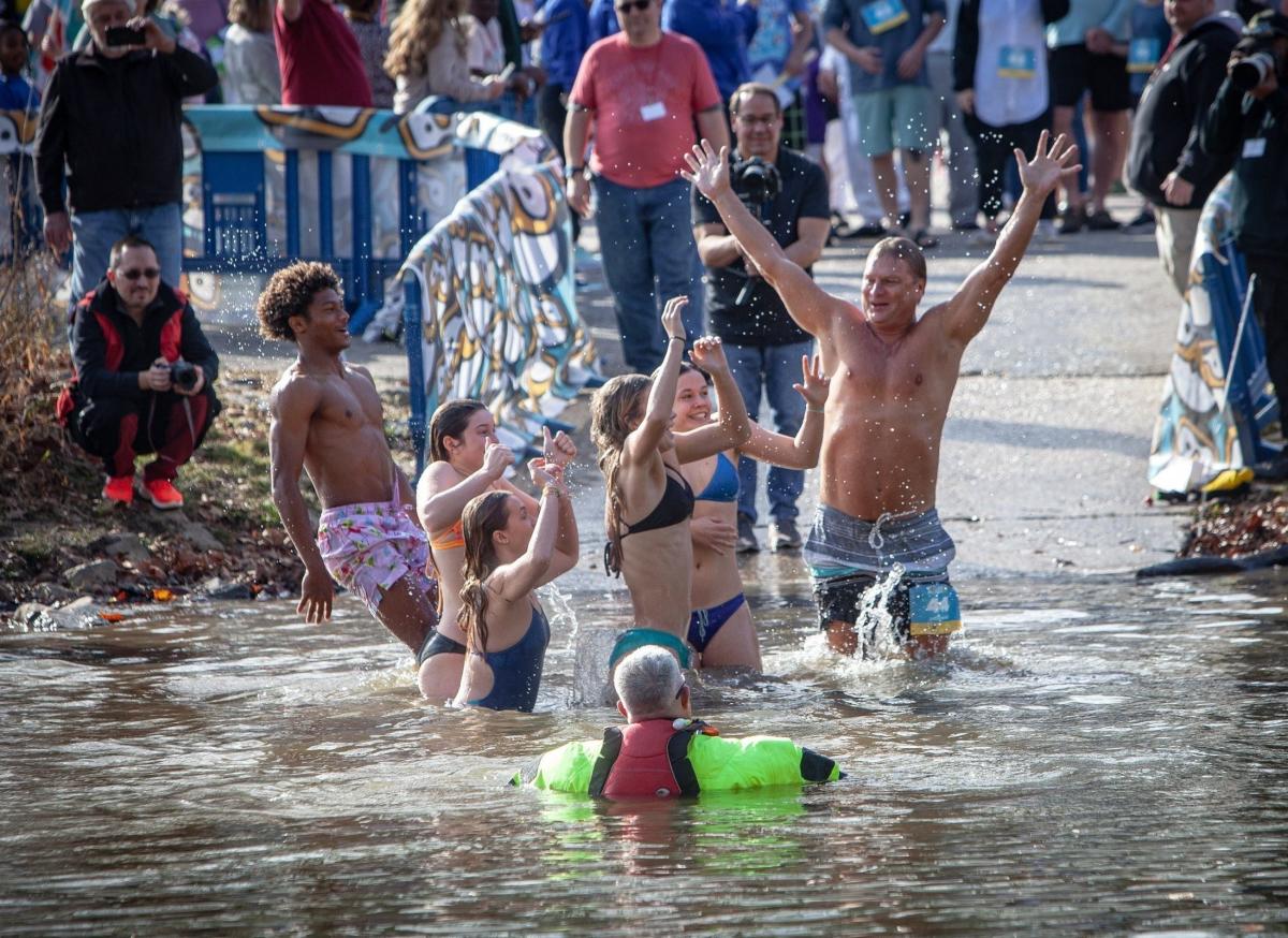 Polar plunge participants around the world kick off 2022 with an