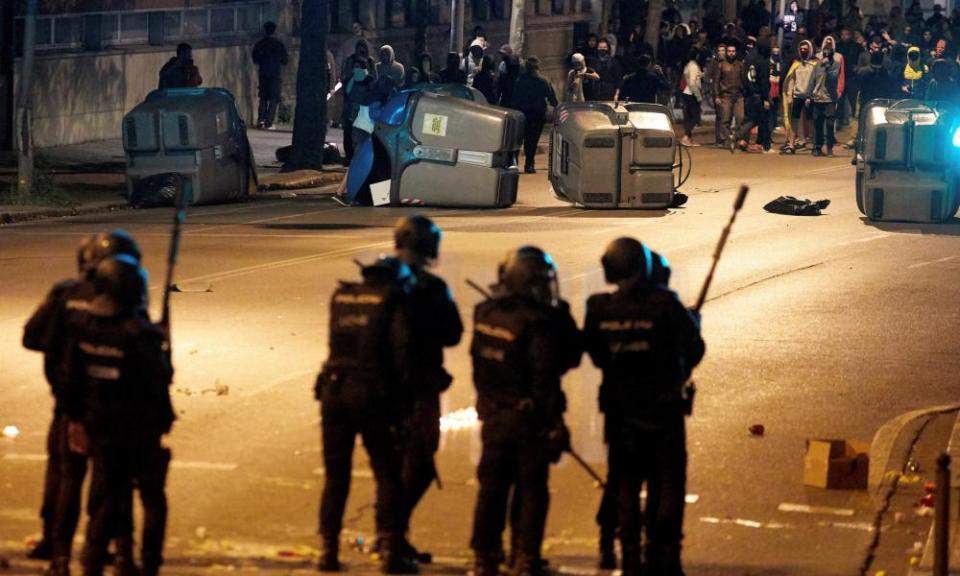 Police clash with demonstrators in Girona.
