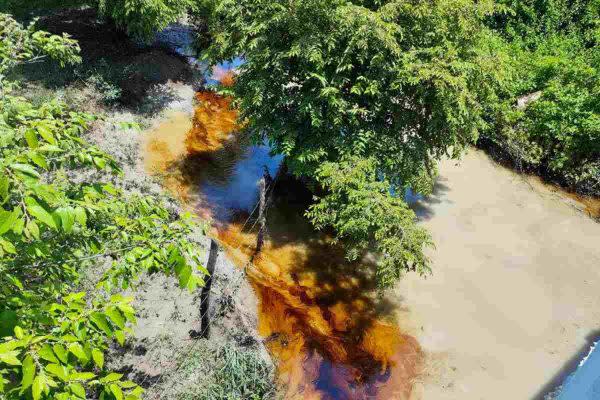 derrama de hidrocarburo de un ducto de pemex en altamira, tamaulipas