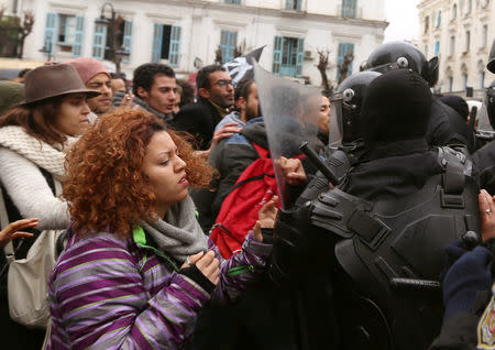 Tunisian protesters clash with riot police during demonstrations against rising prices and tax increases, in Tunis, Tunisia January 12, 2018. REUTERS/Zoubeir Souissi