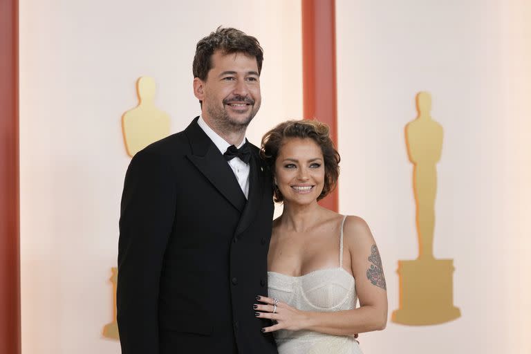Santiago Mitre, left, and Dolores Fonzi arrive at the Oscars on Sunday, March 12, 2023, at the Dolby Theatre in Los Angeles. (AP Photo/Ashley Landis)