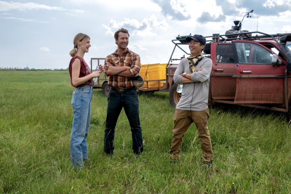 Daisy Edgar Jones, Glen Powell and Lee Isaac Chung on the set of Twisters