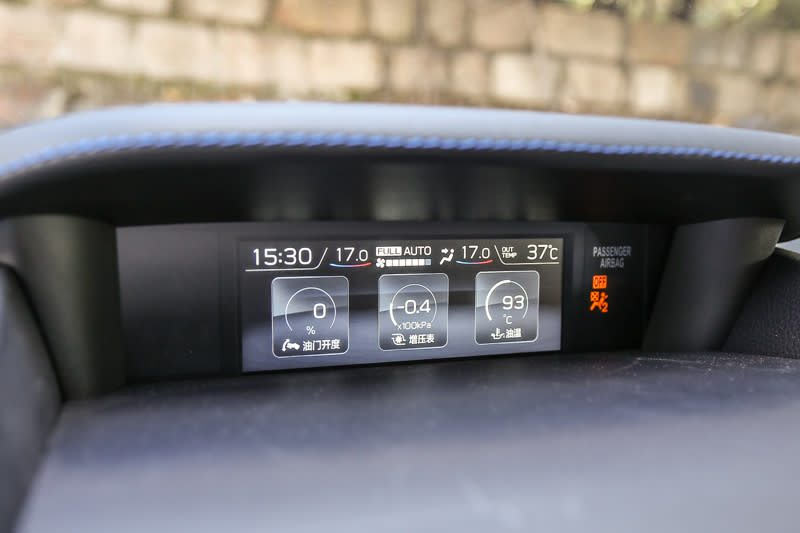 LCD多功能行車資訊顯示幕升級為5.9吋。