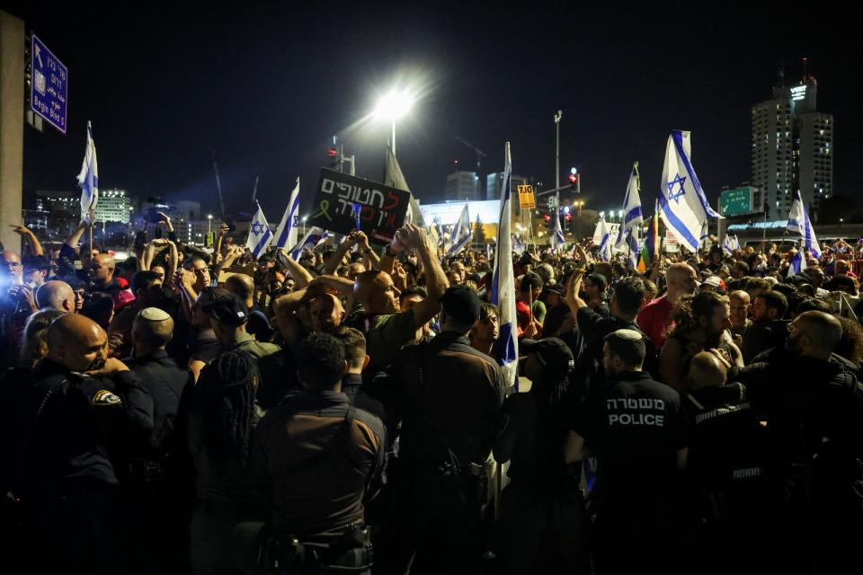 以色列耶路撒冷爆發大規模反政府示威，要求總理納坦雅胡下台。路透社
