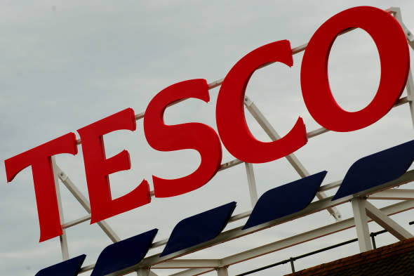 Tesco cuts prices amid fightback