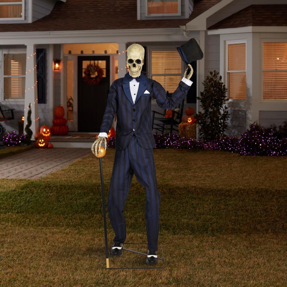 6) 7-Foot Lighted Animatronic Dapper Skeleton