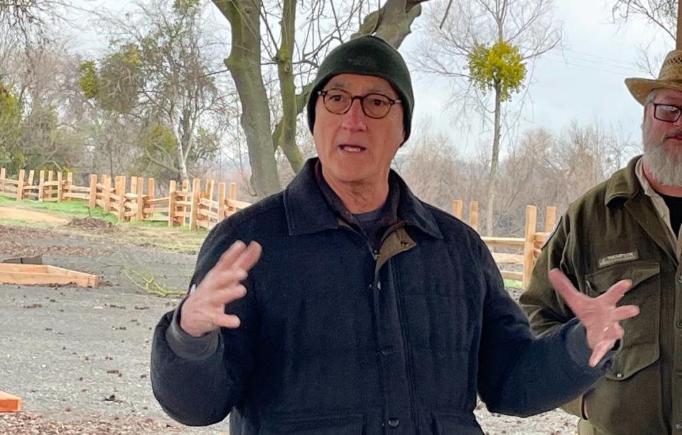 El director de Parques Estatales, Armando Quintero, visitó el nuevo parque Dos Ríos Ranch, cerca de Modesto, California, el 7 de febrero de 2024. John Holland/Jholland@modbee.com