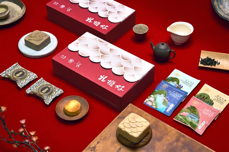 阿原龍年禮盒包含台灣經典伴手禮肥皂、茶葉及鳳梨酥。（圖／品牌業者提供）