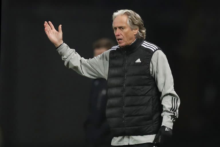 El director técnico del Benfica, Jorge Jesús, durante el partido disputado contra el Glasgow Rangers, 26 de noviembre de 2020.