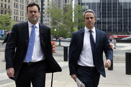 Michael Steinberg (R), a former portfolio manager at Steven A. Cohen's SAC Capital Advisors hedge fund, walks with his lawyer Barry Berke to the Manhattan Federal Courthouse in New York, May 16, 2014. REUTERS/Eduardo Munoz