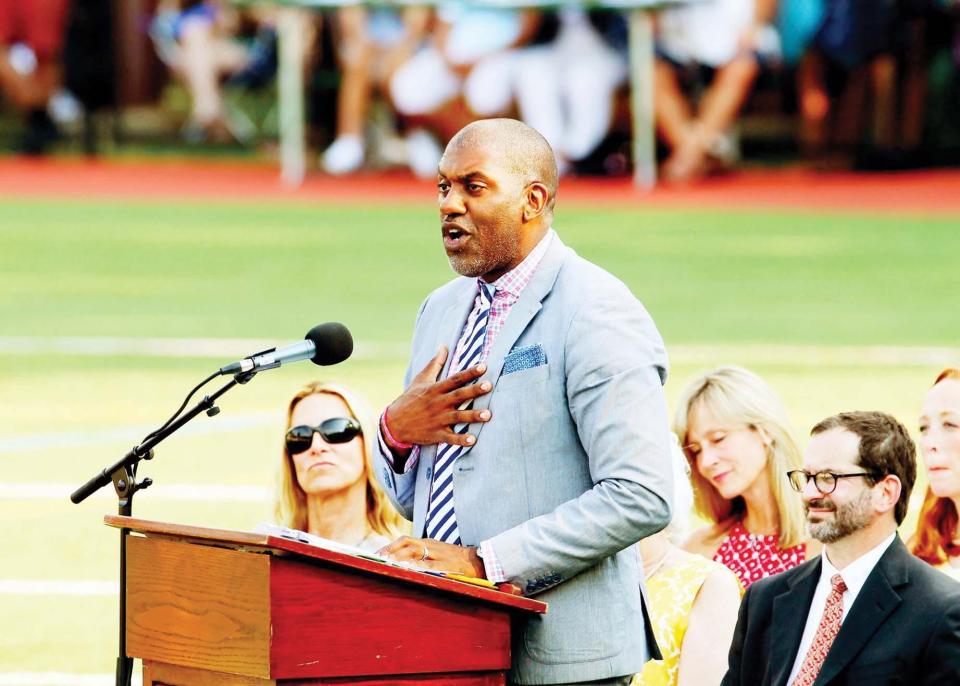 Keith Dawkins, then president of Ridgewood High School’s alumni association, addressing a gathering