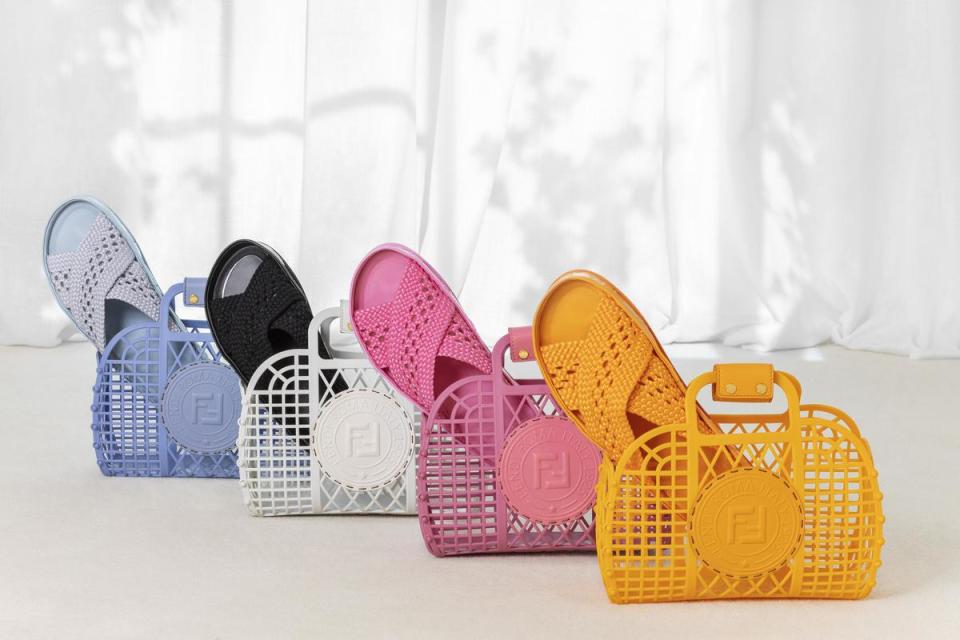FENDI Small Basket造型包款推出多種亮麗的色系，NT$20,500。（FENDI提供）