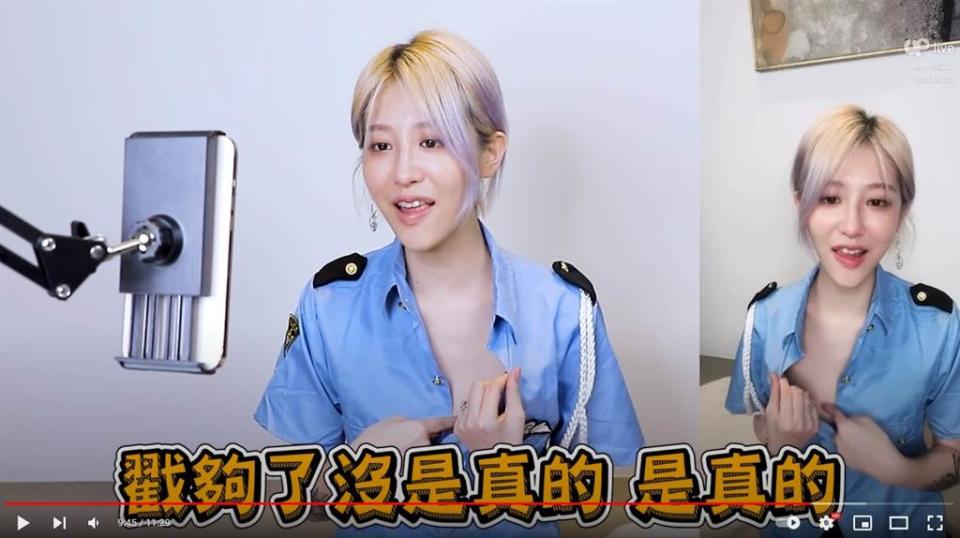 美麗妄娜信守承諾，解扣戳胸證明沒隆乳。（圖／YT@美麗妄娜）