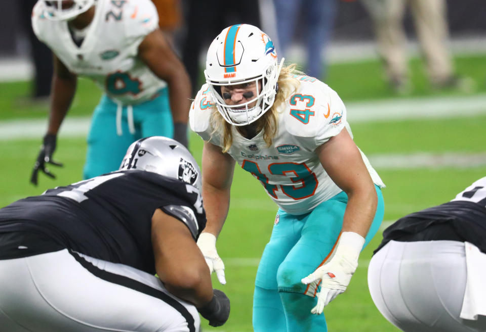 Dec 26, 2020; Paradise, Nevada, USA; Miami Dolphins linebacker Andrew Van Ginkel (43) against the <a class="link " href="https://sports.yahoo.com/nfl/teams/las-vegas/" data-i13n="sec:content-canvas;subsec:anchor_text;elm:context_link" data-ylk="slk:Las Vegas Raiders;sec:content-canvas;subsec:anchor_text;elm:context_link;itc:0">Las Vegas Raiders</a> at Allegiant Stadium. Mandatory Credit: Mark J. Rebilas-USA TODAY Sports