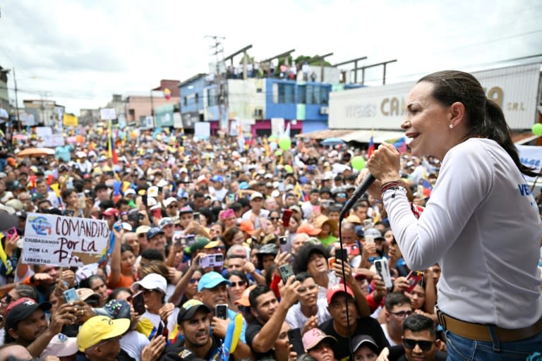 La líder opositora venezolana María Corina Machado pronuncia un discurso de campaña en Barinas el 6 de julio de 2024 (Juan Barreto)