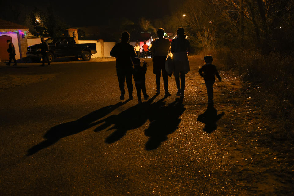 Migrants, departing from Honduras, Guatemala and El Salvador are seen after crossing the Rio Grande River, in Texas, United States on April 8. The number of migrants trying to cross the Mexican border to the U.S. jumped to 171,000 in March, the highest monthly number since 2006. (Photo: Anadolu Agency via Getty Images)