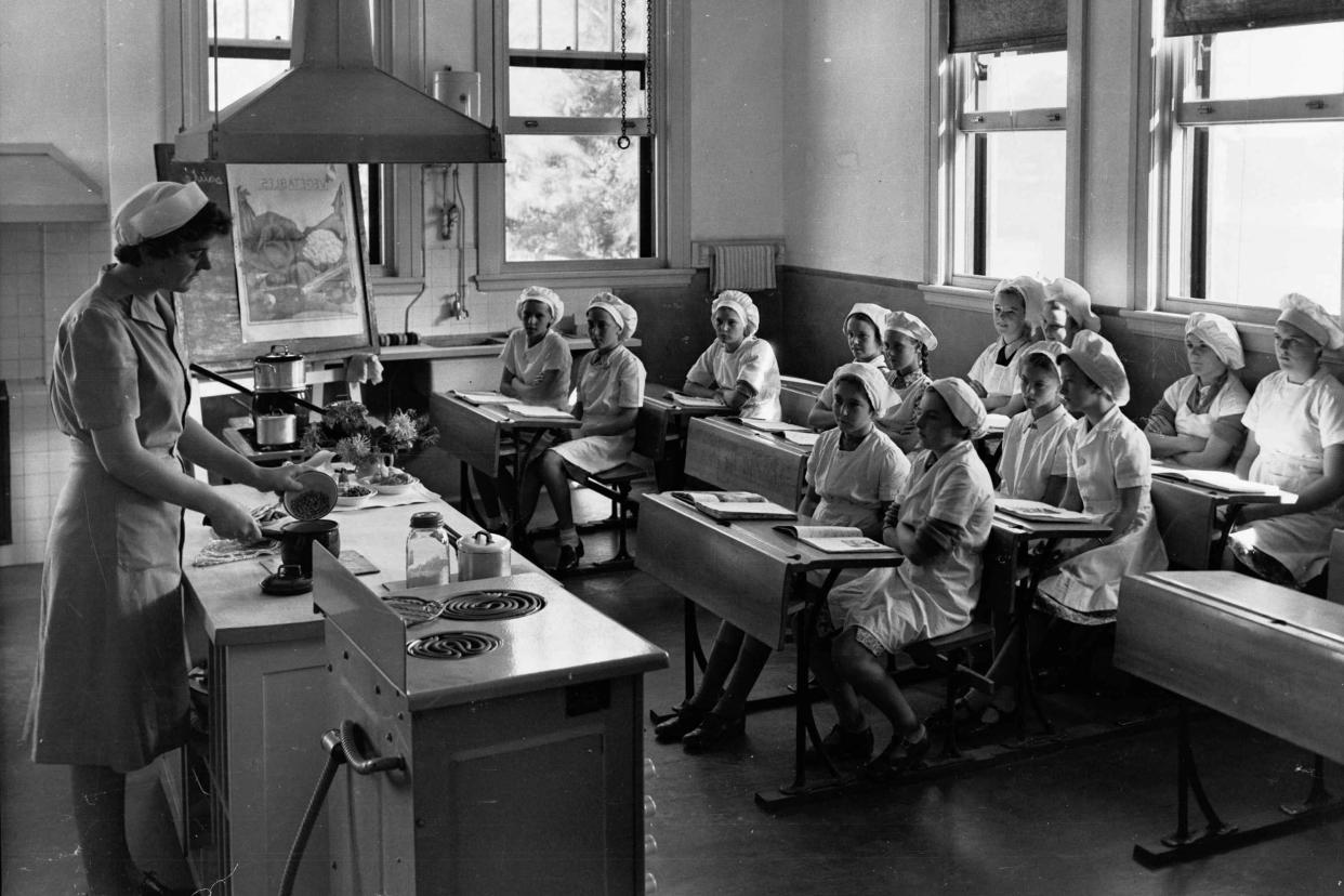 students in home economics class, 1945